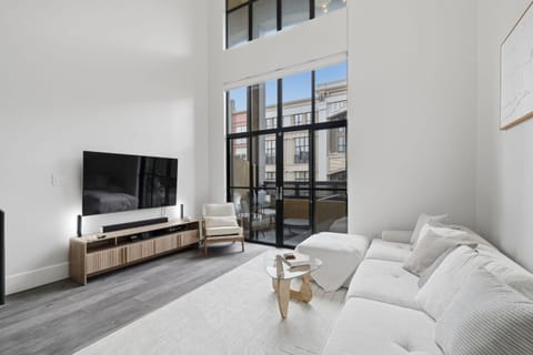 Communal lounge/ TV room, TV and multimedia, Living room, Entertainment