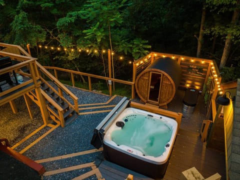 Hot Tub, Sauna
