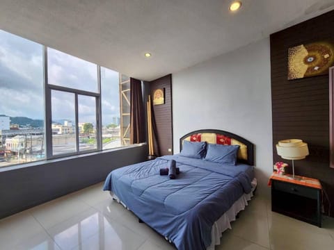 Bed, Photo of the whole room, Bedroom, City view