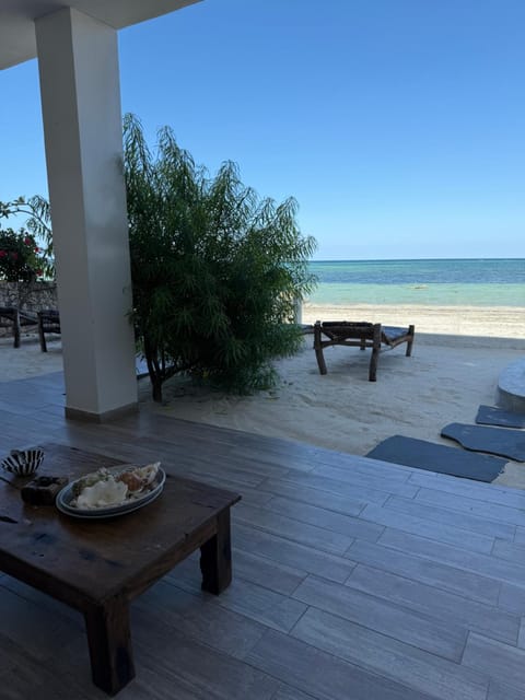 Patio, Day, Natural landscape, Living room, Seating area, Dining area, Beach, Sea view, sunbed