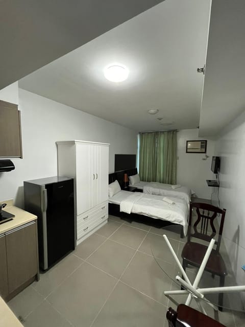 Bed, Photo of the whole room, Dining area, Bedroom