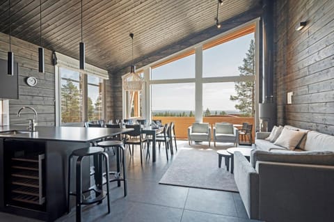 View (from property/room), Seating area, Dining area