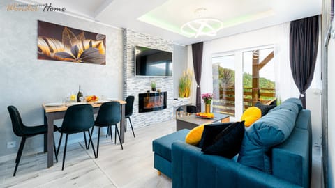 TV and multimedia, Living room, Seating area, Dining area, fireplace