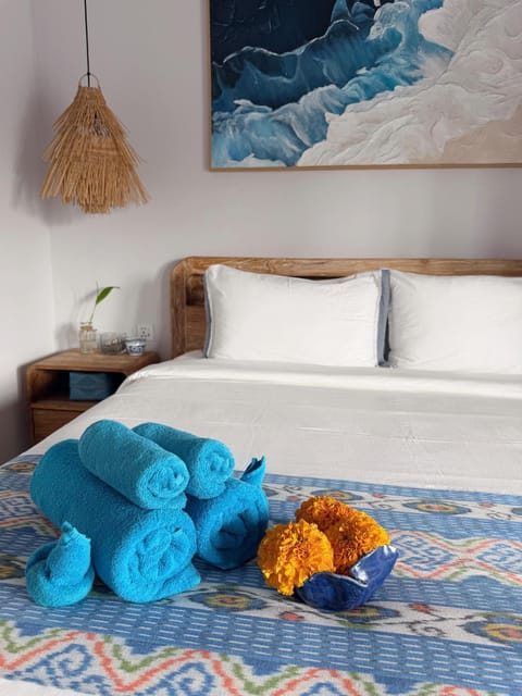 Bed, Bedroom, towels