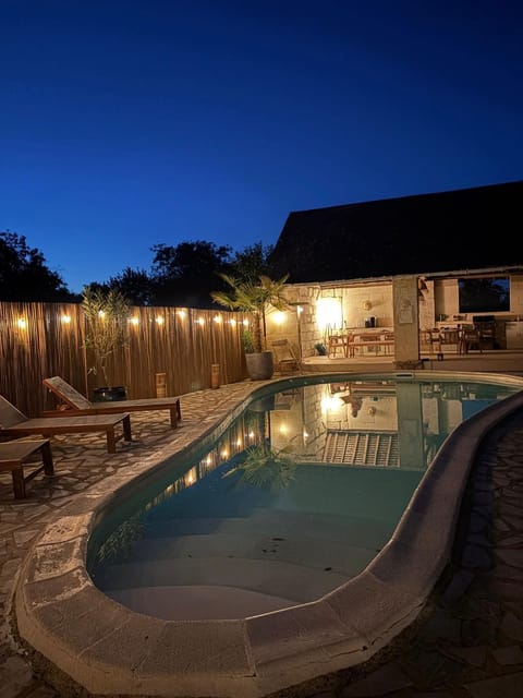 Swimming pool