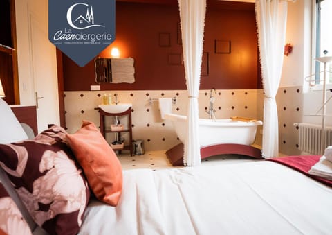 Property building, Photo of the whole room, Bedroom