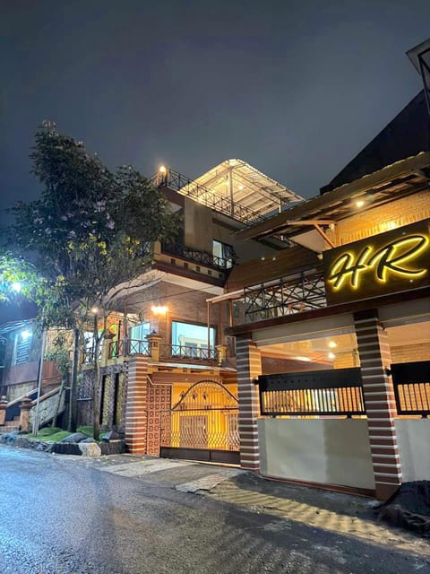 Property building, Facade/entrance, Night