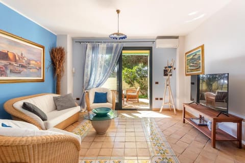 Communal lounge/ TV room, TV and multimedia, Living room, Seating area, Evening entertainment