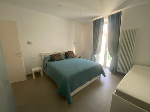 Bed, Balcony/Terrace, Bedroom