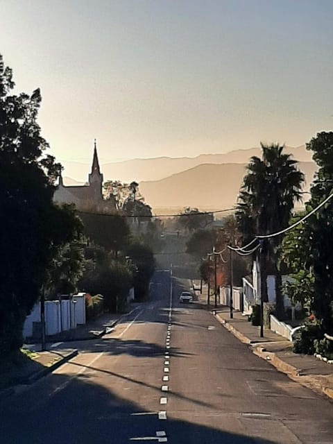 Neighbourhood, Mountain view, Street view