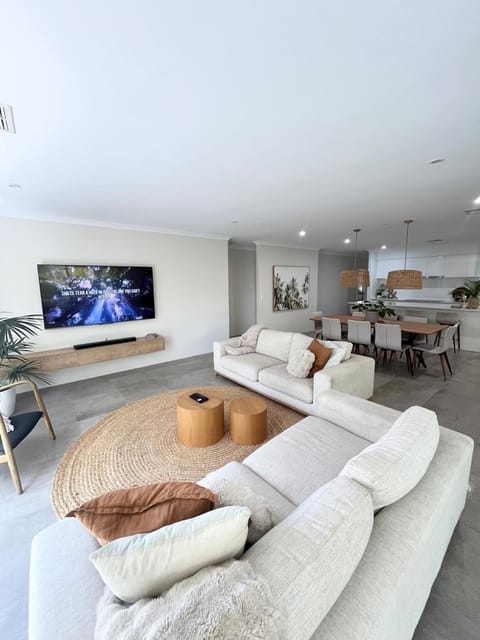 TV and multimedia, Living room, Dining area, kitchen