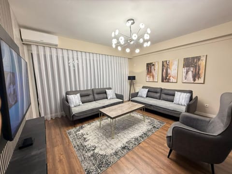 TV and multimedia, Living room, Seating area, Evening entertainment