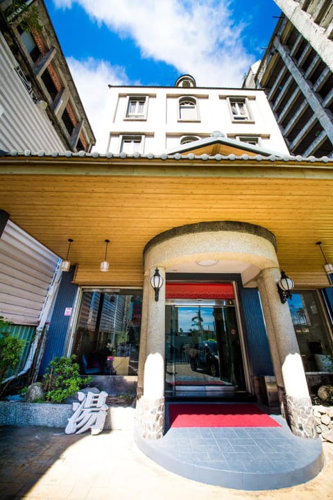 Facade/entrance