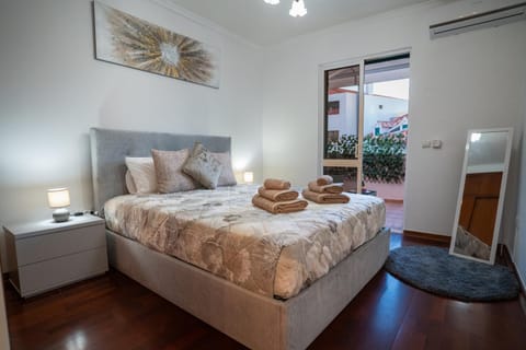 Bed, Photo of the whole room, Bedroom, towels, air conditioner