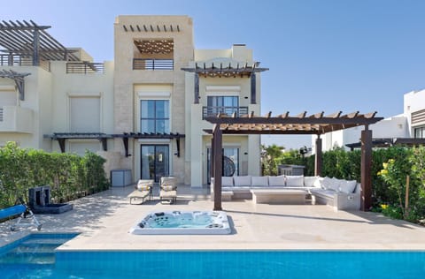 Property building, Balcony/Terrace, Seating area, Pool view, sunbed