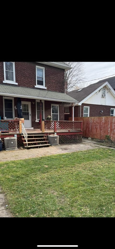 2 Bedroom Cozy Accommodation Apartment in Windsor