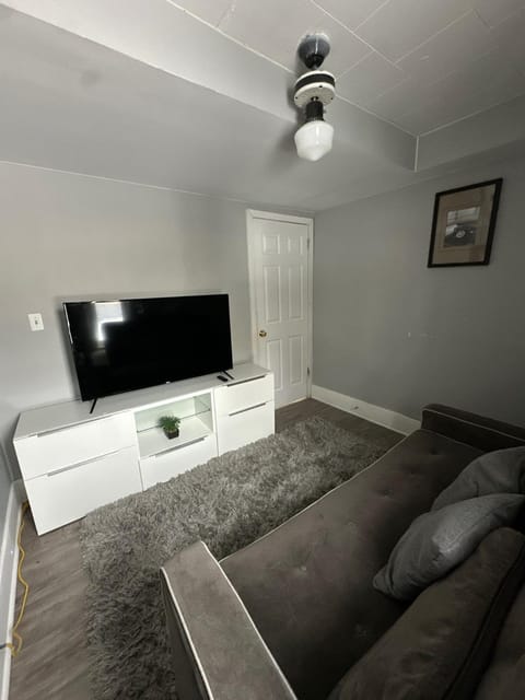 2 Bedroom Cozy Accommodation Apartment in Windsor