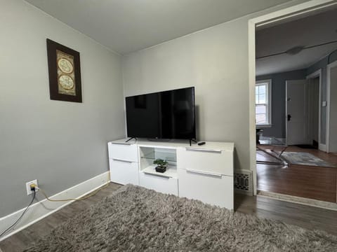 2 Bedroom Cozy Accommodation Apartment in Windsor