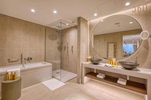 Shower, Bathroom, Bath, towels