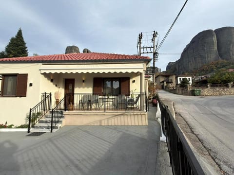 Property building, Day, Natural landscape, Mountain view