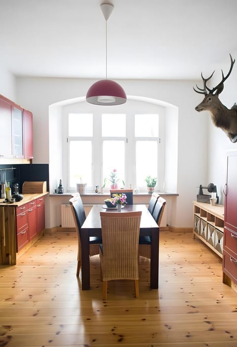 Property building, Kitchen or kitchenette, Living room