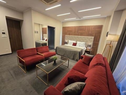 Bed, Seating area