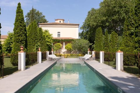 Property building, Spring, Day, Garden, Solarium, Garden view, Pool view, Swimming pool, sunbed