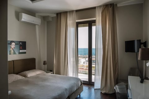 Photo of the whole room, Bedroom, Sea view, air conditioner