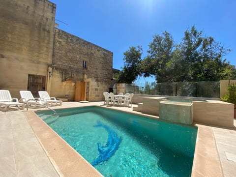 Pool view, Swimming pool, sunbed