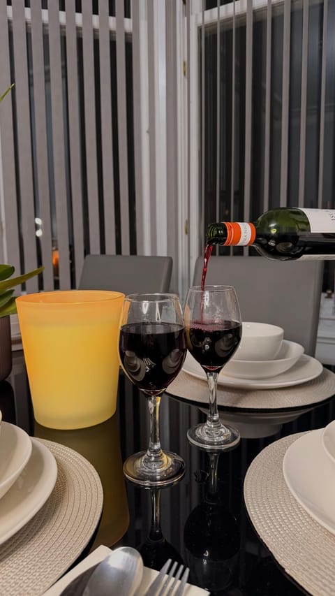 FREE Pool Table Cinema Room TableTennis AirHockey Glasgow City Apartment in Glasgow