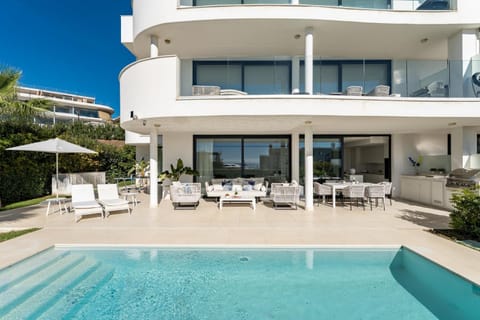Property building, Patio, Day, View (from property/room), Balcony/Terrace, Pool view, Swimming pool, Swimming pool, sunbed