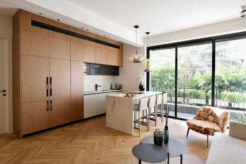 Coffee/tea facilities, Kitchen or kitchenette, Living room, Seating area, Dining area, stove