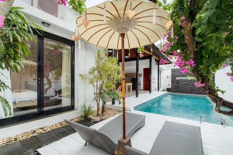 Garden view, Swimming pool, sunbed
