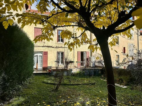 Property building, Spring, Day, Natural landscape, Garden, Garden view