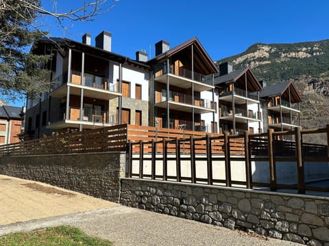 Property building, Day, Natural landscape, Mountain view