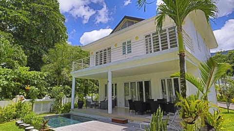 Property building, Spring, Day, Garden, Balcony/Terrace, Garden view, Swimming pool