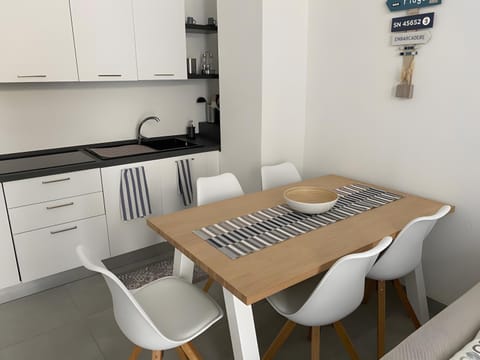 Property building, Kitchen or kitchenette, Living room