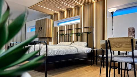 Bed, Photo of the whole room, Seating area, Bedroom