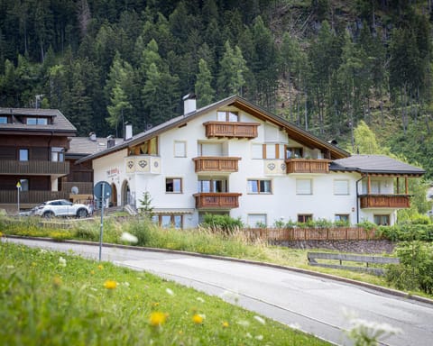 Property building, Facade/entrance, Off site