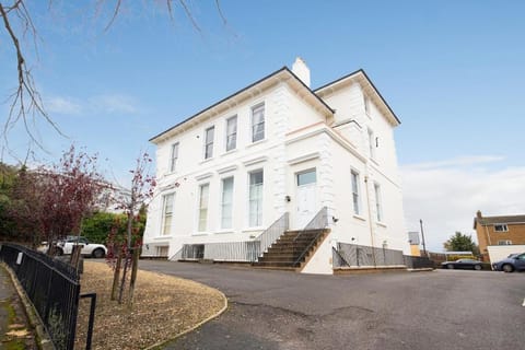 Marchmont, parabola Road Apartment in Cheltenham