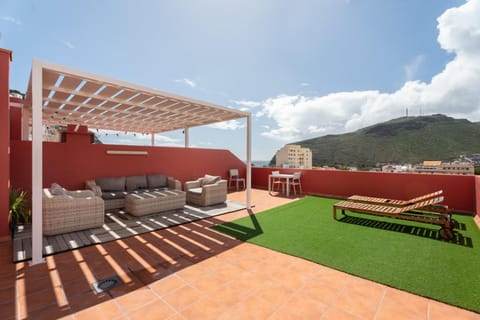 Property building, Balcony/Terrace, Living room