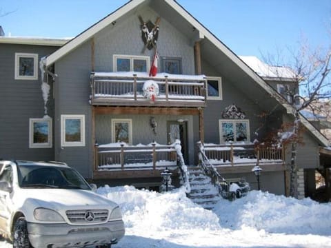 112 Skiway House in Beech Mountain
