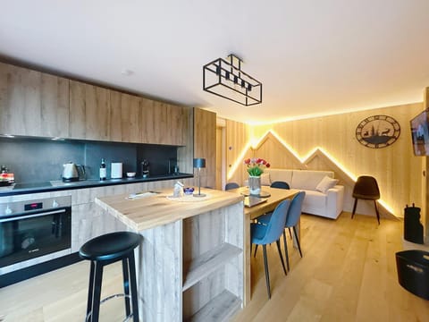 Kitchen or kitchenette, Living room