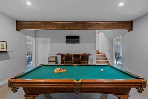 The Sherwood - Modern Log Cabin, Fireplace, Pool Table, and Mountain Views! Cabin in Lake Lure