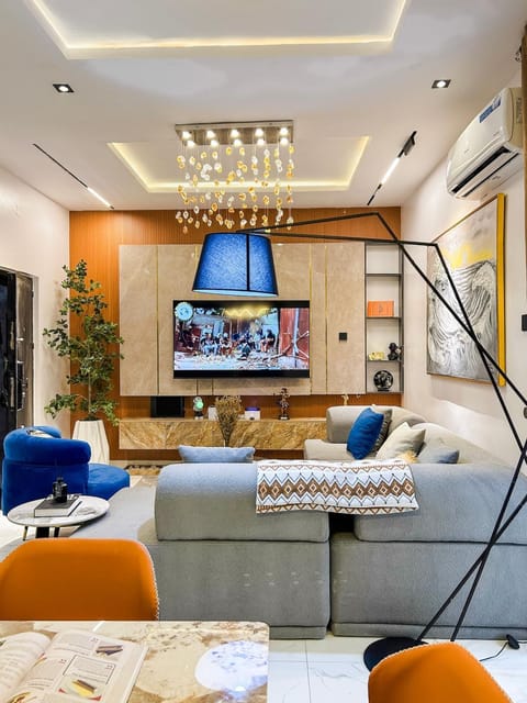 Communal lounge/ TV room, TV and multimedia, Living room, Seating area, Evening entertainment