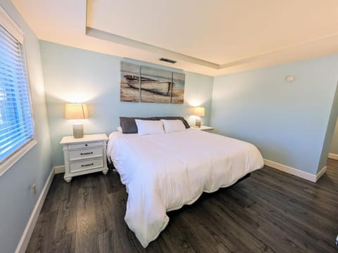 Large Upgraded, Family Friendly Condo with Garage House in Chelan (In Town)