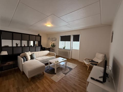 Communal lounge/ TV room, TV and multimedia, Living room, internet
