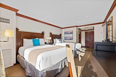 Studio Suite 2 Queen Beds Mountain View Inn in Palisades Tahoe (Olympic Valley)