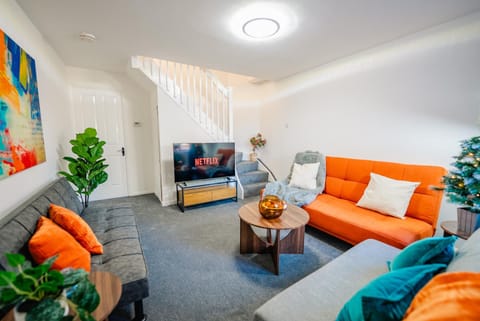 Communal lounge/ TV room, TV and multimedia, Seating area, Dining area