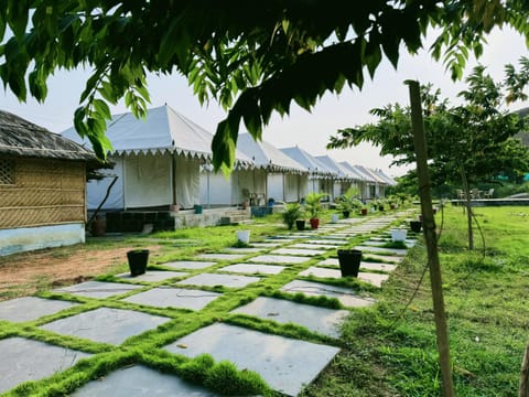 Property building, Day, Natural landscape, Garden, Garden view